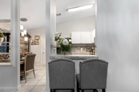 House in Boca Raton, Florida 3 bedrooms, 99.59 sq.m. № 1726311 - photo 2