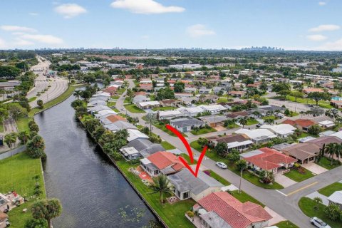 Villa ou maison à vendre à Tamarac, Floride: 2 chambres, 93.09 m2 № 2078404 - photo 3