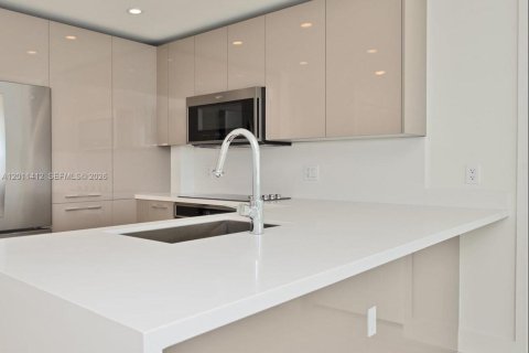 Condo in Sunrise, Florida, 2 bedrooms  № 2075202 - photo 2