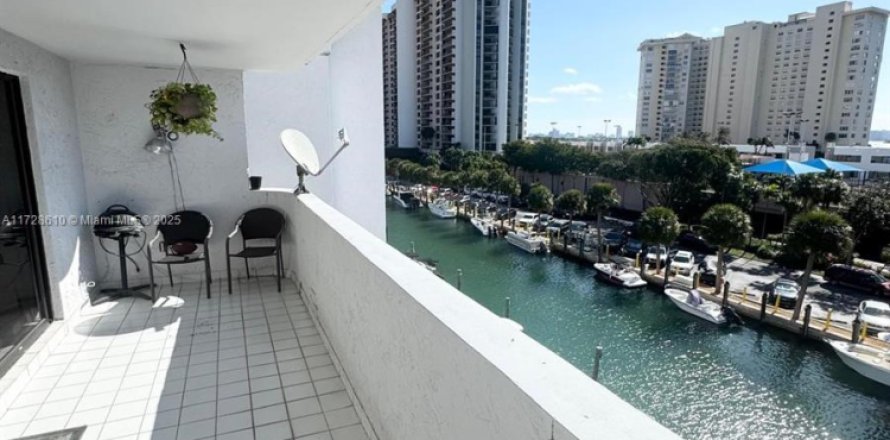 Condo à Miami, Floride, 1 chambre  № 1943228