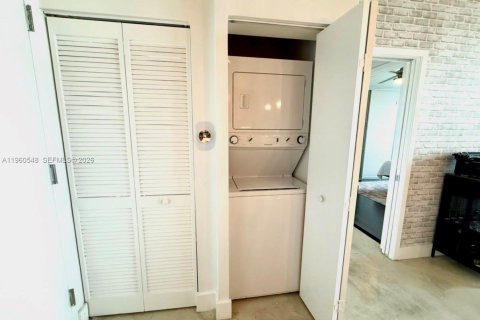 Снять в аренду кондоминиум в Майами, Флорида 1 спальня, 73.76м2, № 2080745 - фото 15