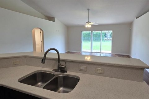 Villa ou maison à louer à Ocala, Floride: 3 chambres, 188.87 m2 № 2402884 - photo 9