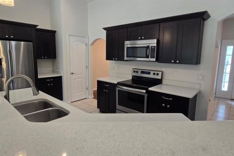 Villa ou maison à louer à Ocala, Floride: 3 chambres, 188.87 m2 № 2402884 - photo 4