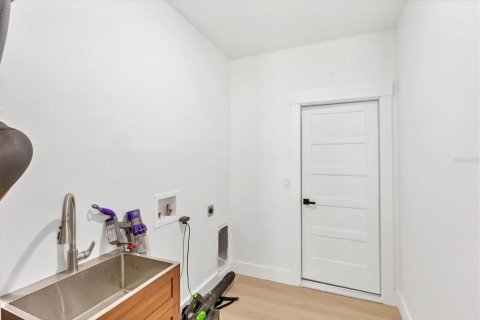 Casa en venta en Port Charlotte, Florida, 5 dormitorios, 213.12 m2 № 1856420 - foto 17