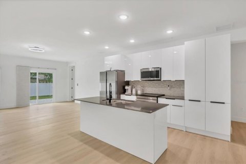 Casa en venta en Port Charlotte, Florida, 5 dormitorios, 213.12 m2 № 1856420 - foto 25