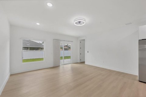 Casa en venta en Port Charlotte, Florida, 5 dormitorios, 213.12 m2 № 1856420 - foto 27