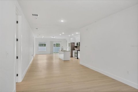 Casa en venta en Port Charlotte, Florida, 5 dormitorios, 213.12 m2 № 1856420 - foto 9