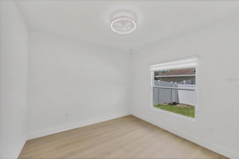 Casa en venta en Port Charlotte, Florida, 5 dormitorios, 213.12 m2 № 1856420 - foto 11