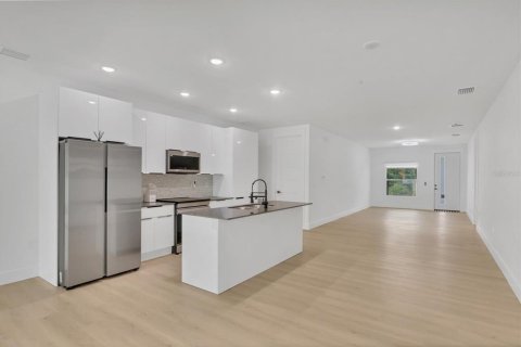 Casa en venta en Port Charlotte, Florida, 5 dormitorios, 213.12 m2 № 1856420 - foto 26