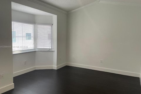 Townhouse in Coral Gables, Florida 2 bedrooms, 130.06 sq.m. № 2383145 - photo 10