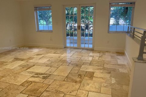 Townhouse in Coral Gables, Florida 2 bedrooms, 130.06 sq.m. № 2383145 - photo 4