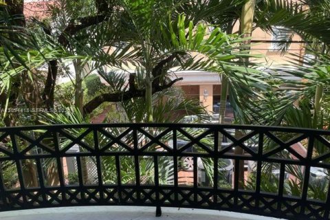 Townhouse in Coral Gables, Florida 2 bedrooms, 130.06 sq.m. № 2383145 - photo 15