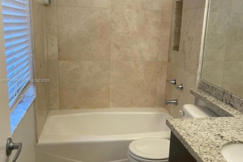 Townhouse in Coral Gables, Florida 2 bedrooms, 130.06 sq.m. № 2383145 - photo 8