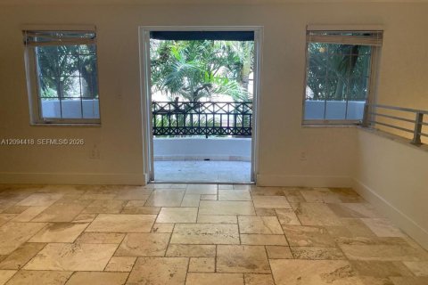 Townhouse in Coral Gables, Florida 2 bedrooms, 130.06 sq.m. № 2383145 - photo 3