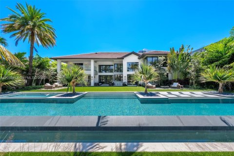 Villa ou maison à Hallandale Beach, Floride 6 chambres, 581.85 m2 № 2090833