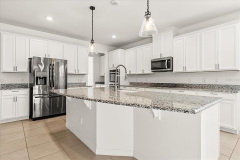 Casa en alquiler en Orlando, Florida, 4 dormitorios, 240.9 m2 № 1913894 - foto 5