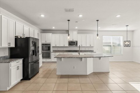 Casa en alquiler en Orlando, Florida, 4 dormitorios, 240.9 m2 № 1913894 - foto 6