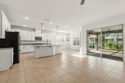 Casa en alquiler en Orlando, Florida, 4 dormitorios, 240.9 m2 № 1913894 - foto 7