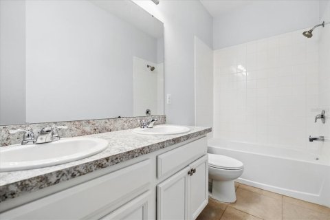 Casa en alquiler en Orlando, Florida, 4 dormitorios, 240.9 m2 № 1913894 - foto 18