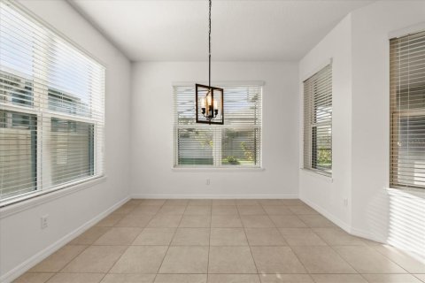 Casa en alquiler en Orlando, Florida, 4 dormitorios, 240.9 m2 № 1913894 - foto 10