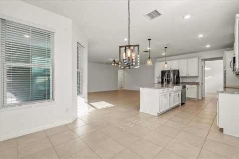 Casa en alquiler en Orlando, Florida, 4 dormitorios, 240.9 m2 № 1913894 - foto 11