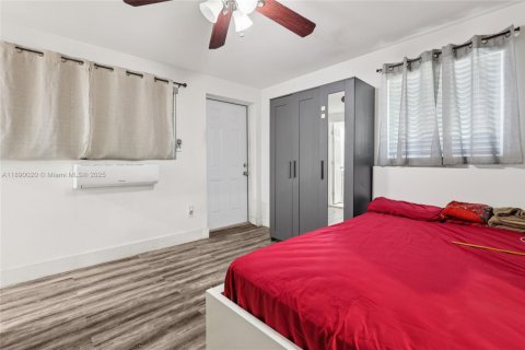 Casa en venta en Miami, Florida, 5 dormitorios, 108.7 m2 № 1943785 - foto 24