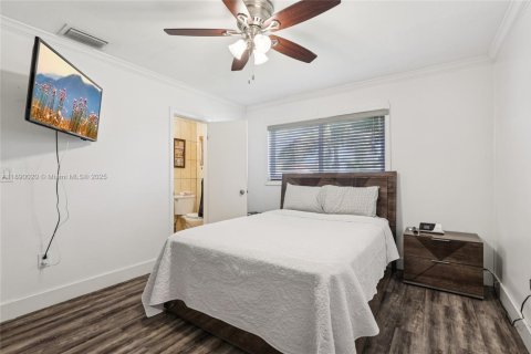 Casa en venta en Miami, Florida, 5 dormitorios, 108.7 m2 № 1943785 - foto 30