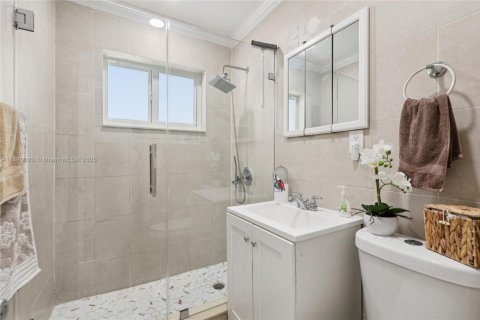 Casa en venta en Miami, Florida, 5 dormitorios, 108.7 m2 № 1943785 - foto 8