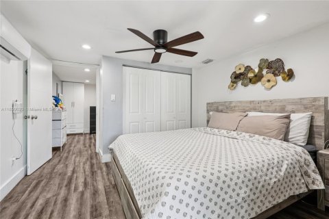 Casa en venta en Miami, Florida, 5 dormitorios, 108.7 m2 № 1943785 - foto 23