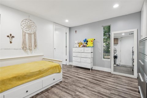 Casa en venta en Miami, Florida, 5 dormitorios, 108.7 m2 № 1943785 - foto 19