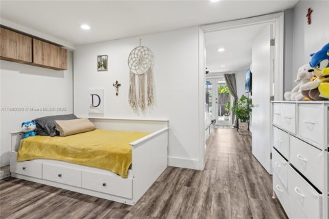 Casa en venta en Miami, Florida, 5 dormitorios, 108.7 m2 № 1943785 - foto 20