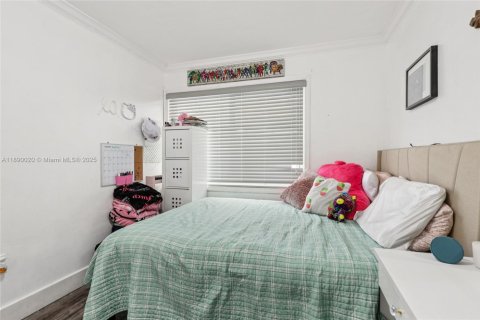 Casa en venta en Miami, Florida, 5 dormitorios, 108.7 m2 № 1943785 - foto 10