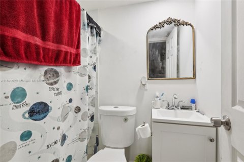 Casa en venta en Miami, Florida, 5 dormitorios, 108.7 m2 № 1943785 - foto 26