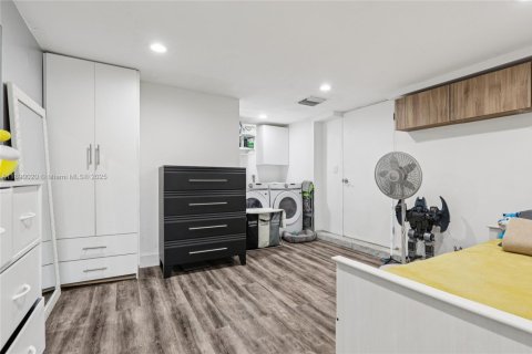 Casa en venta en Miami, Florida, 5 dormitorios, 108.7 m2 № 1943785 - foto 21