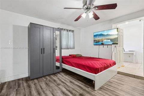 Casa en venta en Miami, Florida, 5 dormitorios, 108.7 m2 № 1943785 - foto 25