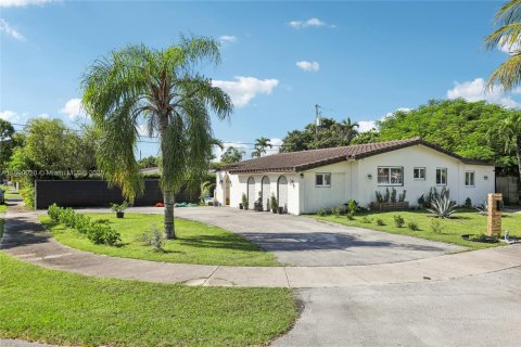 Casa en venta en Miami, Florida, 5 dormitorios, 108.7 m2 № 1943785 - foto 4