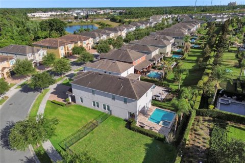 Casa en venta en Kissimmee, Florida, 8 dormitorios, 316.98 m2 № 1903169 - foto 3