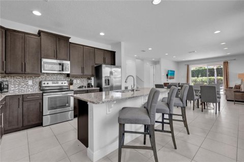 Casa en venta en Kissimmee, Florida, 8 dormitorios, 316.98 m2 № 1903169 - foto 25