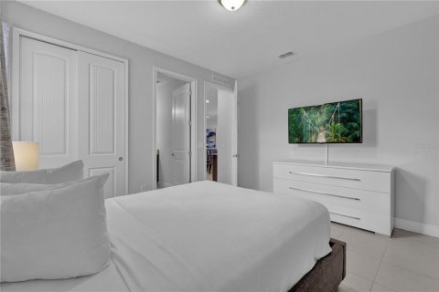 Casa en venta en Kissimmee, Florida, 8 dormitorios, 316.98 m2 № 1903169 - foto 19