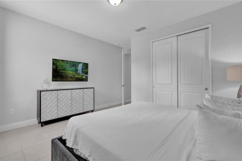 Casa en venta en Kissimmee, Florida, 8 dormitorios, 316.98 m2 № 1903169 - foto 22