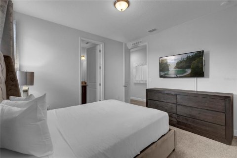 Casa en venta en Kissimmee, Florida, 8 dormitorios, 316.98 m2 № 1903169 - foto 6