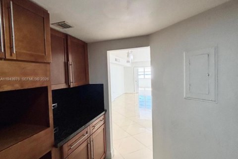 Снять в аренду кондоминиум в Майами, Флорида 2 спальни, 91.97м2, № 2002104 - фото 11