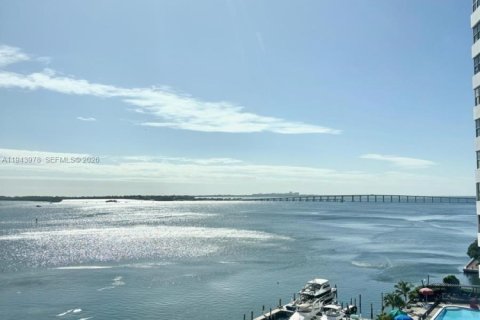 Condominio en Miami, Florida, 2 dormitorios  № 2002104