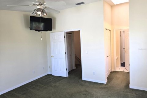 Townhouse in Saint Petersburg, Florida 3 bedrooms, 147.25 sq.m. № 1379504 - photo 9