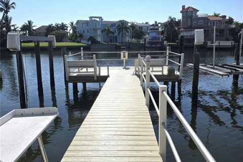Townhouse in Saint Petersburg, Florida 3 bedrooms, 147.25 sq.m. № 1379504 - photo 19