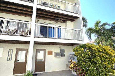 Townhouse in Saint Petersburg, Florida 3 bedrooms, 147.25 sq.m. № 1379504 - photo 27