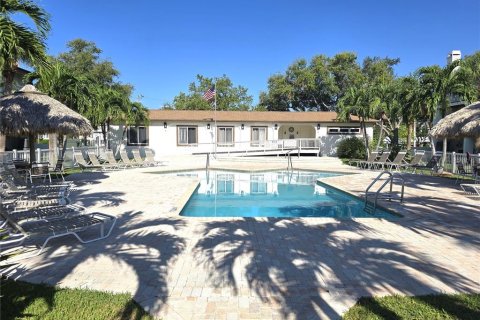 Townhouse in Saint Petersburg, Florida 3 bedrooms, 147.25 sq.m. № 1379504 - photo 26