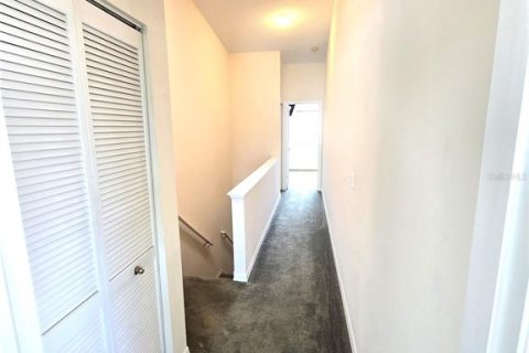 Townhouse in Saint Petersburg, Florida 3 bedrooms, 147.25 sq.m. № 1379504 - photo 17