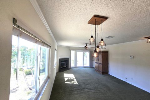 Townhouse in Saint Petersburg, Florida 3 bedrooms, 147.25 sq.m. № 1379504 - photo 2