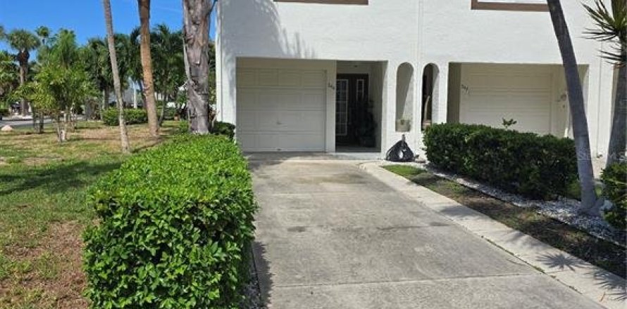 Townhouse in Saint Petersburg, Florida 3 bedrooms, 147.25 sq.m. № 1379504